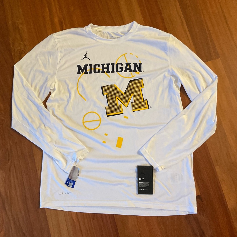 New with tags… University of Michigan Nike long sleeve dry-fit shirt size large
